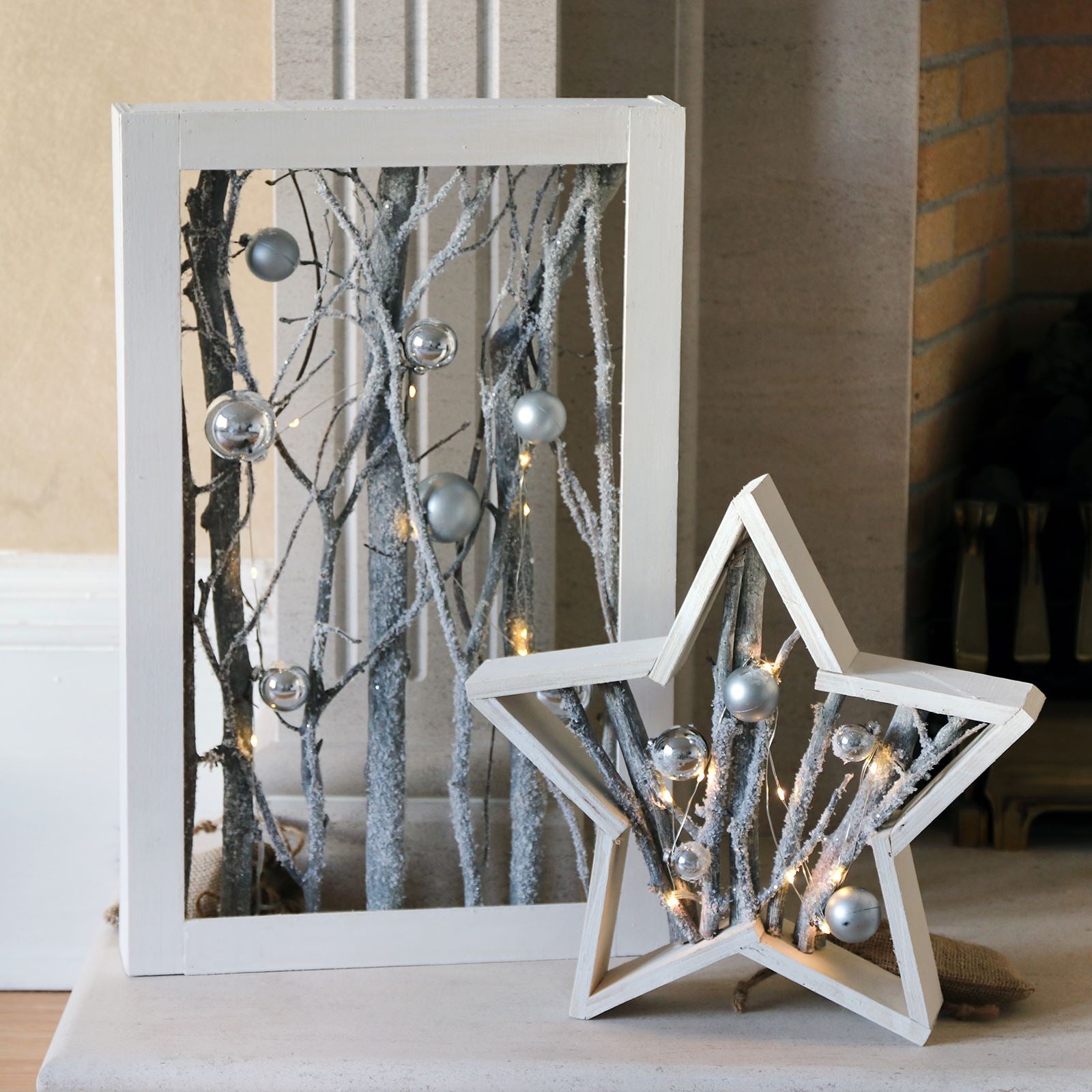 Mr Crimbo Light Up Wooden Frame Christmas Decoration Baubles - MrCrimbo.co.uk -XS5774 - Star -Baubles